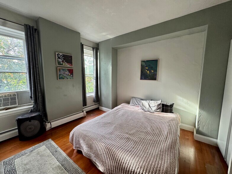 Building Photo - 48 Kent St