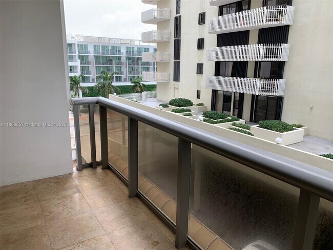 Building Photo - 6039 Collins Ave