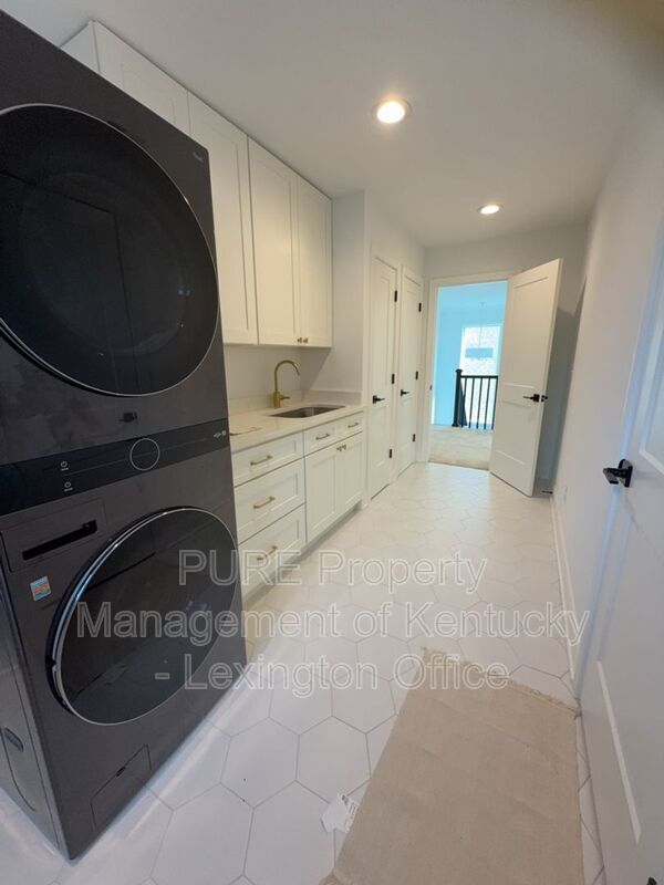 Building Photo - 1089 Squirrel Nest Ln