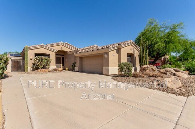 Building Photo - 737 S Sycamore Pl