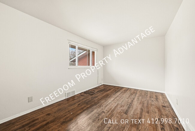 Building Photo - 2540 Park Hill Dr