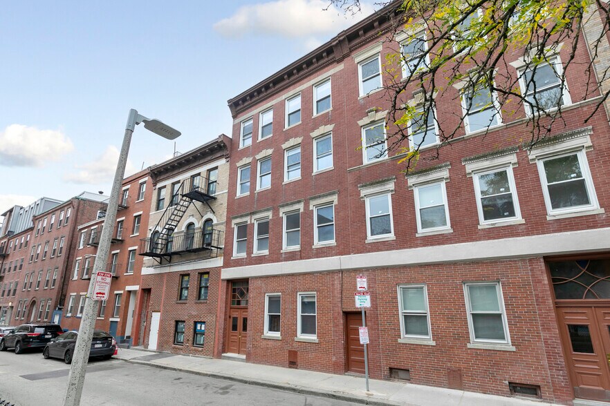 Building Photo - 122 Prince St