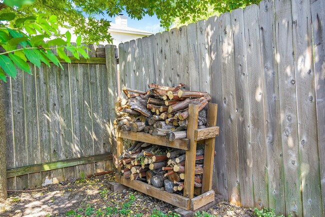 Building Photo - 904 Melted Candle Cove