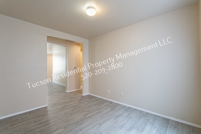 Building Photo - 4923 E Chickweed Dr