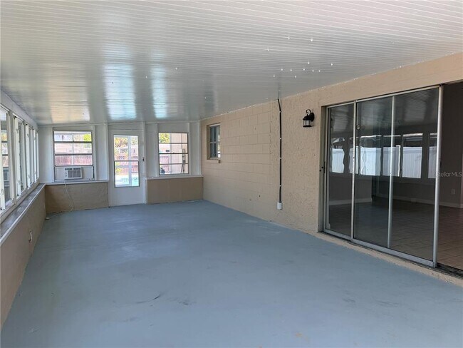 Building Photo - 208 Flamingo Dr