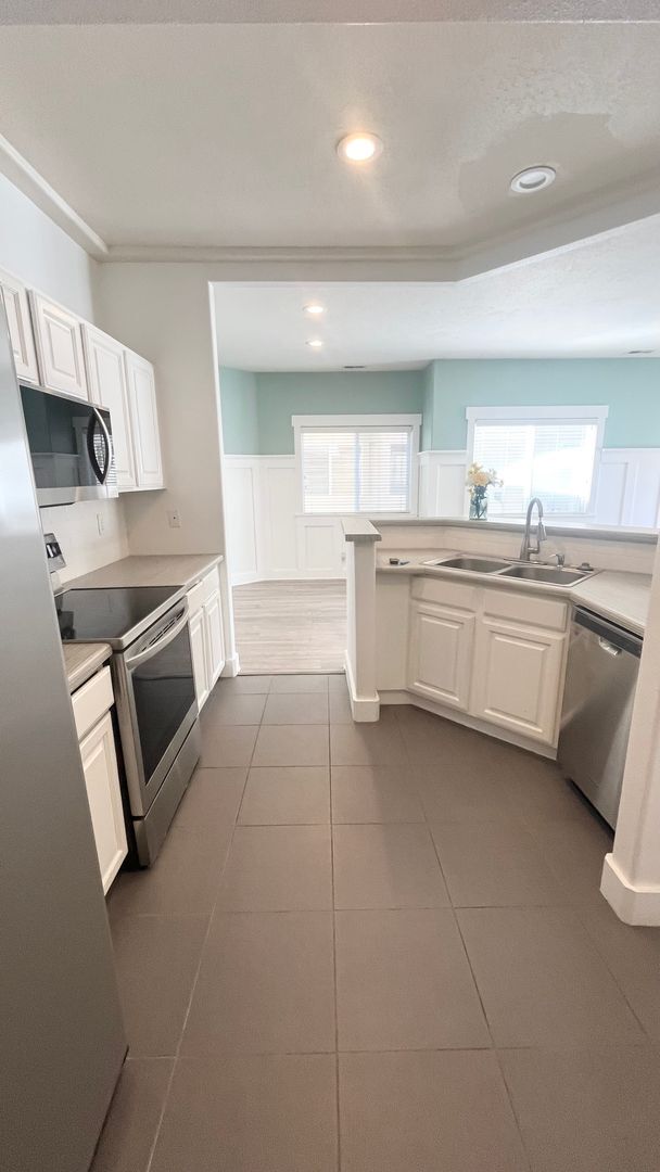 Building Photo - 3 Bedroom/2.5 Bathroom Condo in Riverton