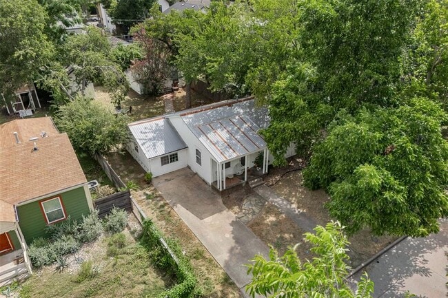 Building Photo - 1028 E 43rd St