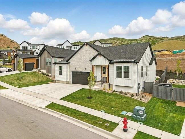 Building Photo - 6062 N Fox Cyn Rd
