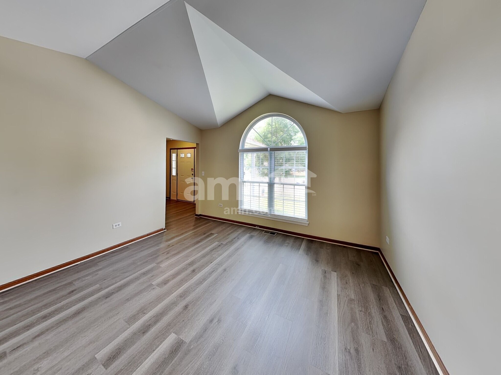 Building Photo - 3826 Hennepin Ct