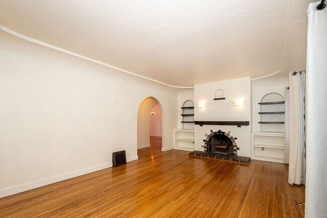 Building Photo - Beautifully Restored 3BR Miracle Mile Duplex | 1,725 SF | Near Metro D Line