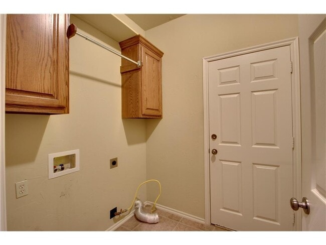 Building Photo - Fantastic  3 Bedrooms + Study Home in Prai...