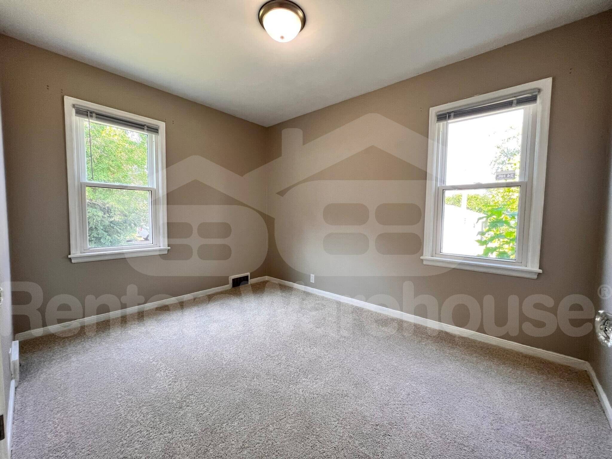 Building Photo - 3846 48th Pl