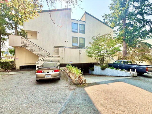 Building Photo - Spacious 2-Story Condo in Crossroads Commu...