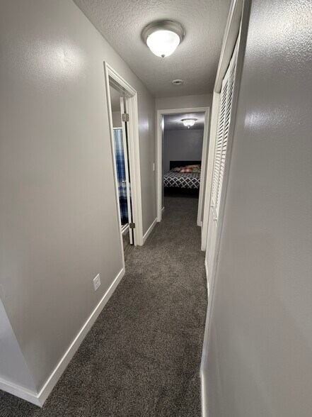 Building Photo - 1342 Hillsboro Dr