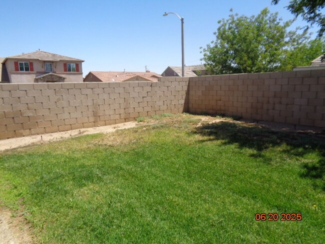 Building Photo - Spacious One Story in West Palmdale with 1...
