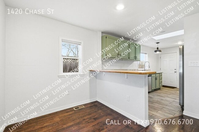 Building Photo - 1420 Chase St