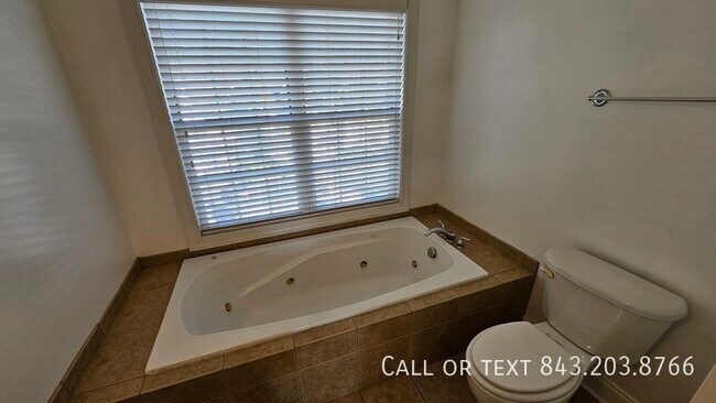 Building Photo - 3 bedroom N. CHS LAKE VIEW AVAILABLE NOW!!!