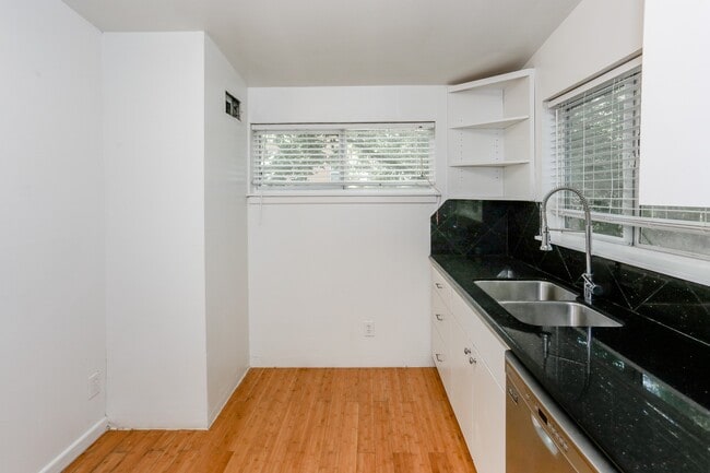 Building Photo - 2502 Driscoll St