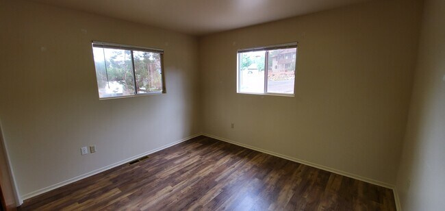 Building Photo - 770 Eastwood Dr