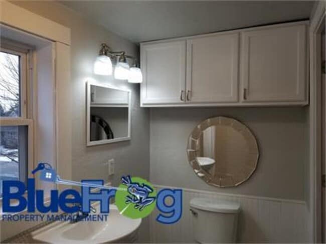 Building Photo - 907 Kellogg St