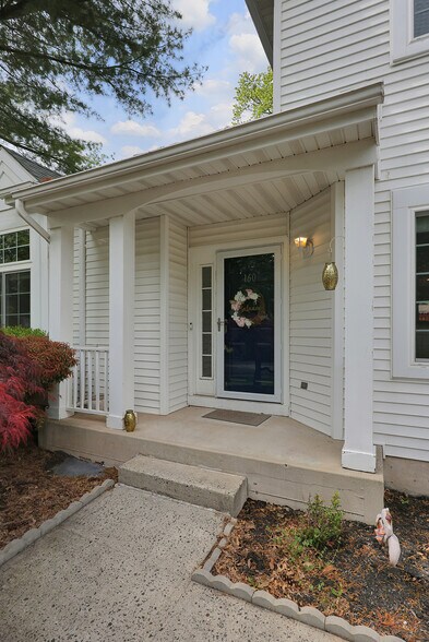 Building Photo - 160 Buttonwood Dr