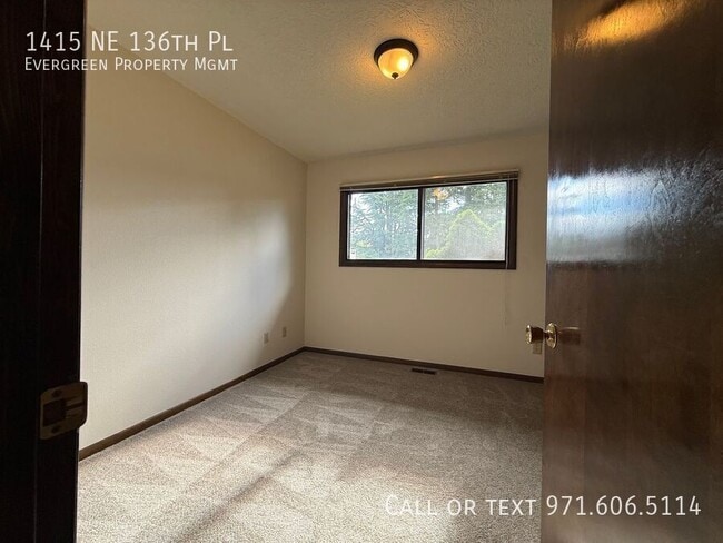 Building Photo - 1415 NE 136th Pl