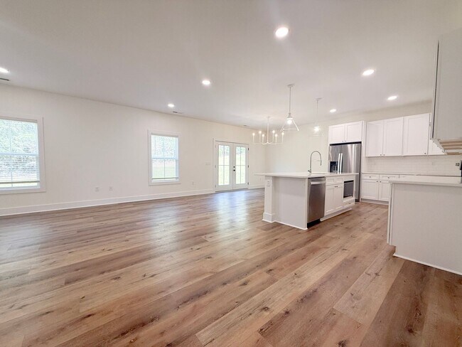 Building Photo - 3-Bedroom Home Steps from Resort-Style Pool with Jack-and-Jill Bath