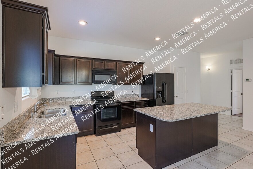 Building Photo - 23852 W Wier Ave