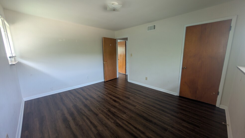Building Photo - 701 Edgecliff St