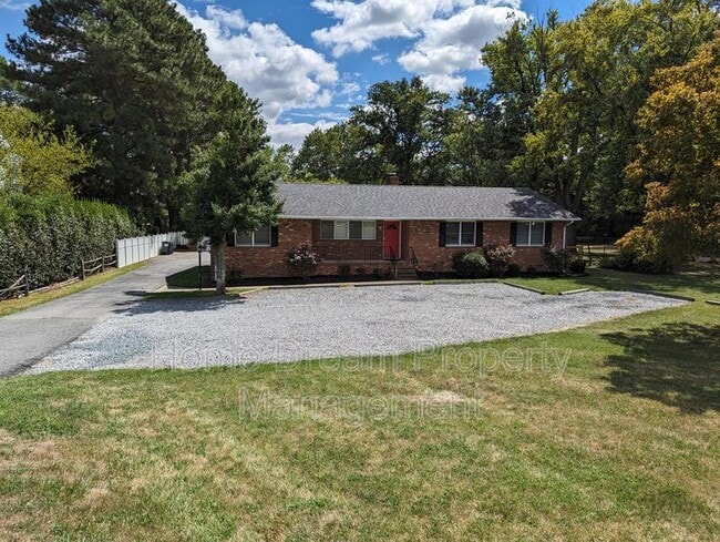 Building Photo - 1401 Bragg Rd