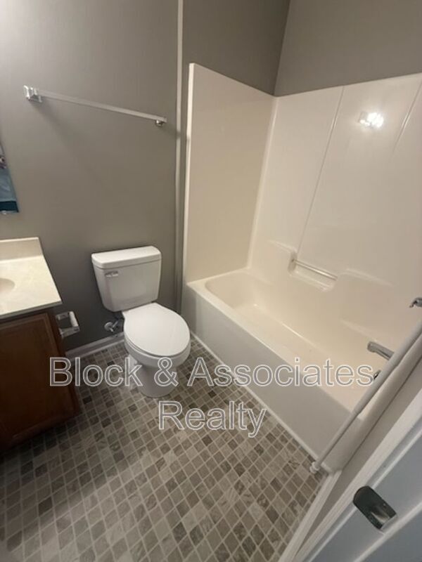 Building Photo - 4121 Bentley Dr