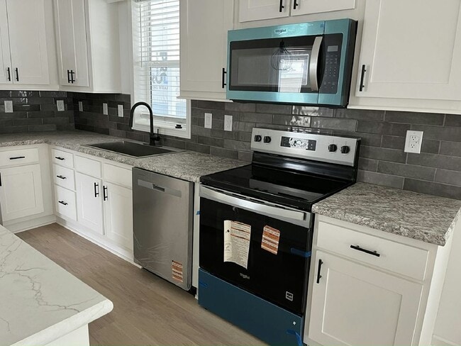 Building Photo - 112 Tahitian Dr