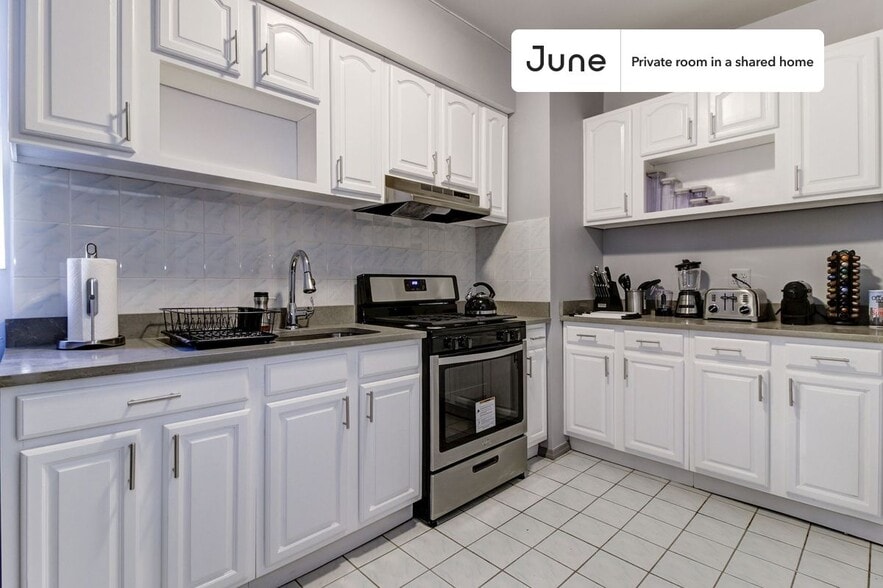 Building Photo - Room in Shared 4 bed/1 bath home in Hamilton Heights