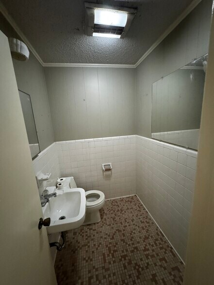 Half Bath - 117 Steed Rd