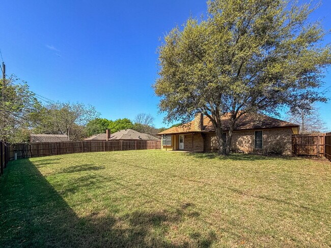 Building Photo - Charming 3-Bedroom Gem with 2 Full Baths in Crowley!