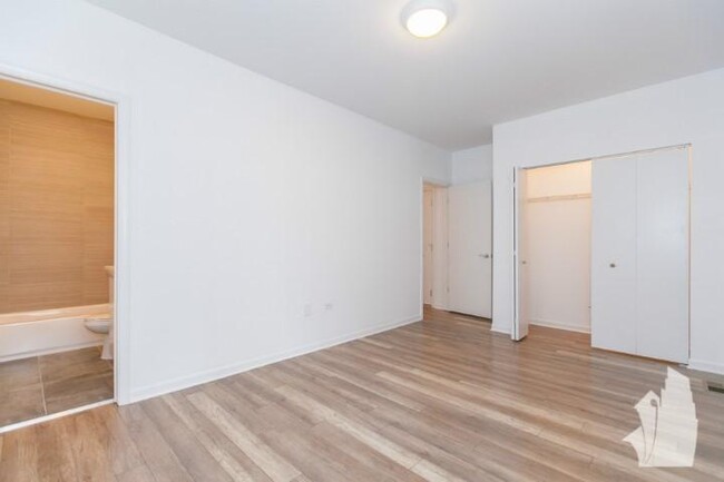 Building Photo - 3 bedroom in Chicago IL 60647