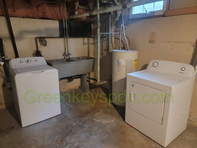 Building Photo - Beautiful 2 Bedroom 1 Bath House with Atta...