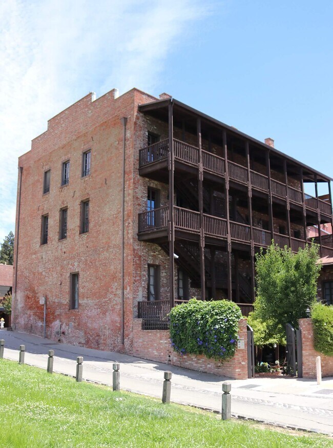 Building Photo - 120 I St