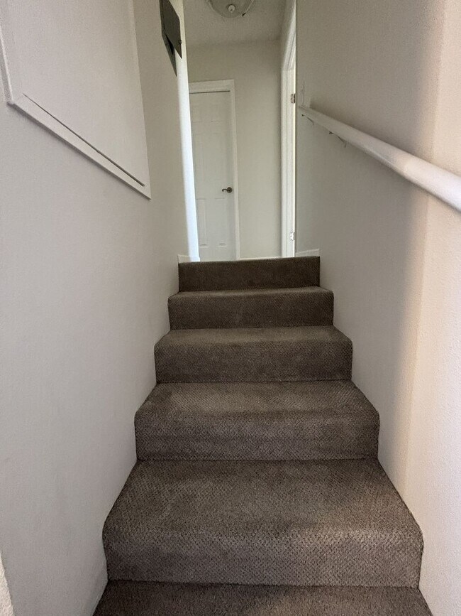 Building Photo - MOVE IN READY Updated La Habra condo