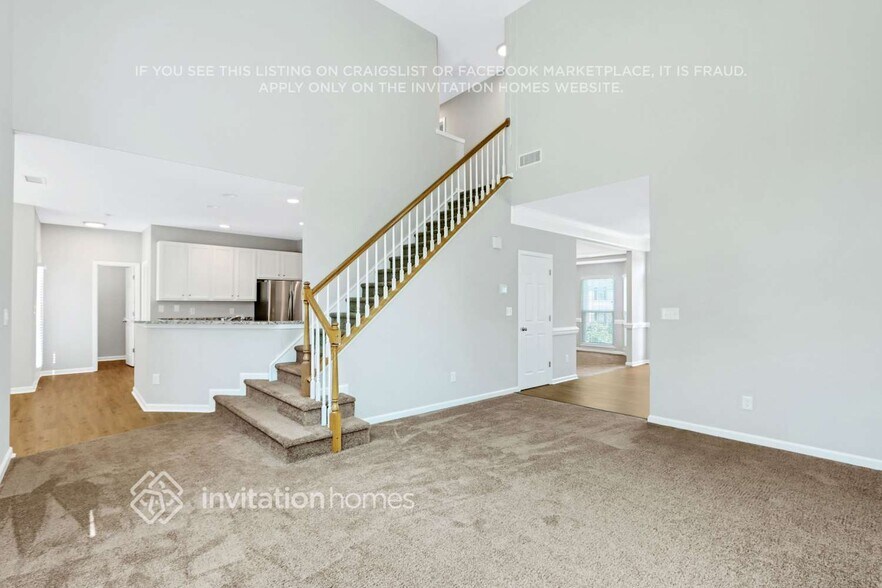 Building Photo - 9823 Dauphine Dr