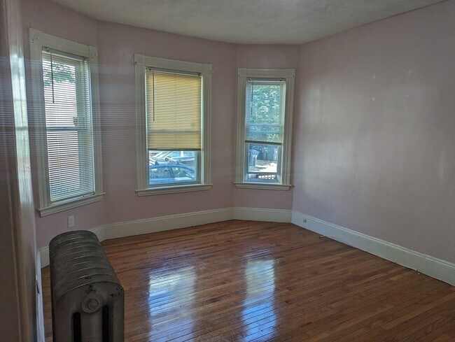 Building Photo - 321 Western Ave