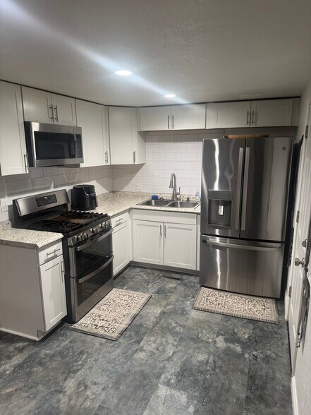 Kitchen - 1728 Beacon Dr