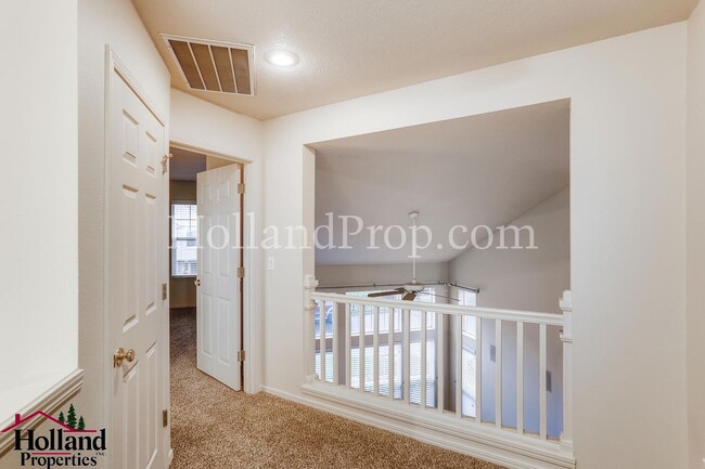 Building Photo - Beautiful 2 Bedroom 2.5 Bathroom Single Fa...