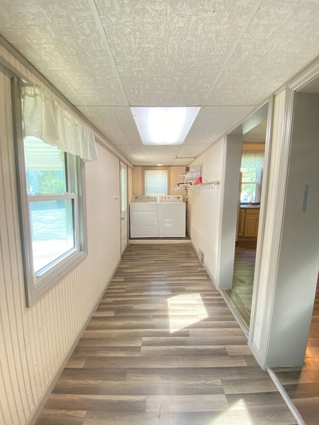 Building Photo - Coming Soon! Spacious 3 Bedroom, 1 Bath Ho...