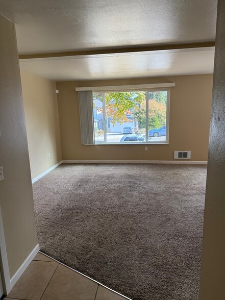 Building Photo - 712 Avenue B