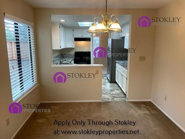 Building Photo - 1633 Lindbergh Dr