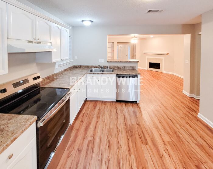 Building Photo - 3962 Sunset Lake Cove