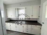 Building Photo - Large Renovated Studio- SPECIAL! First Month Rent Free