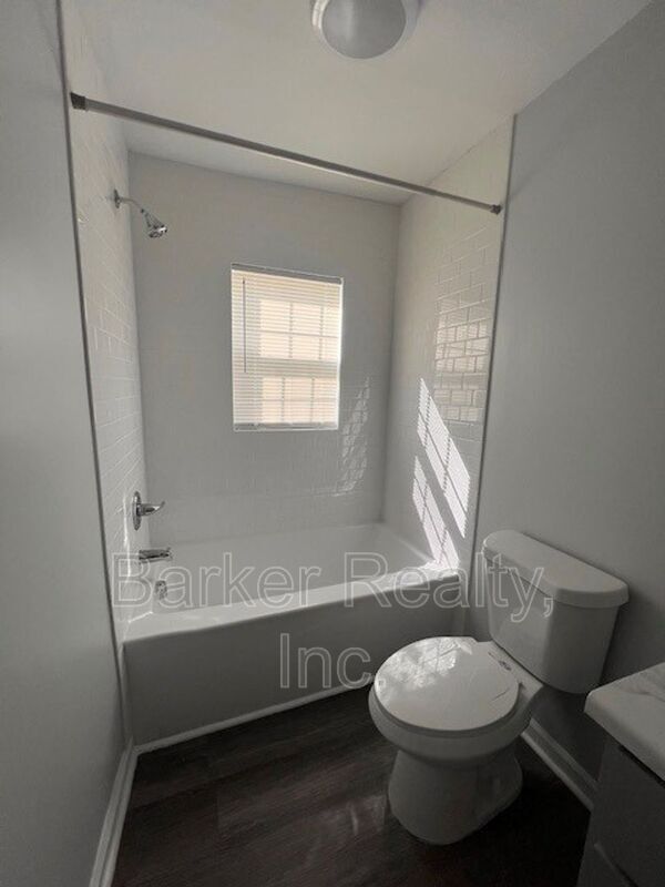 Building Photo - 1602-C Pender Street