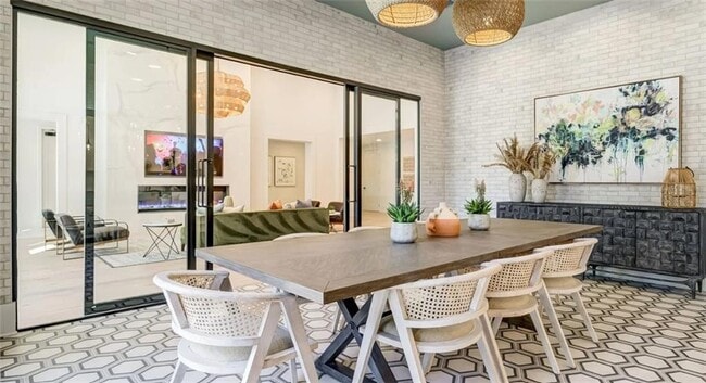 Building Photo - 550 Webb Gin House Rd